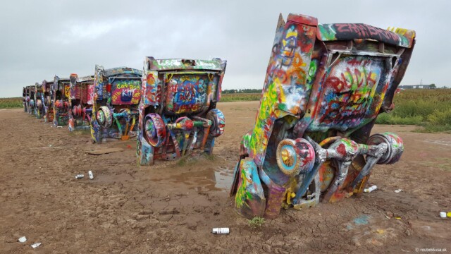 Cadillac Ranch, Amarillo, TX | Zdroj: route66usa.sk Cadillac Ranch na Route 66 v Texase - legendárna inštalácia s autami v zemi